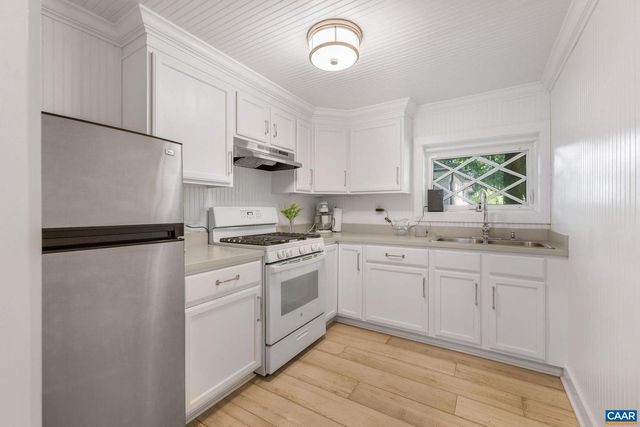 1204 BLUE RIDGE RD, Charlottesville, VA 22903