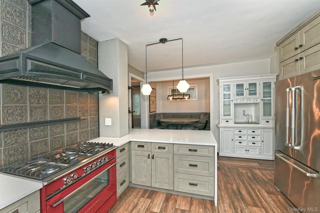 3 Beacon Hill Road, Port Washington, NY 11050
