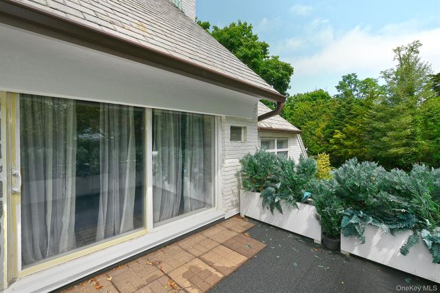 3 Beacon Hill Road, Port Washington, NY 11050