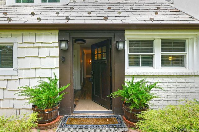 3 Beacon Hill Road, Port Washington, NY 11050