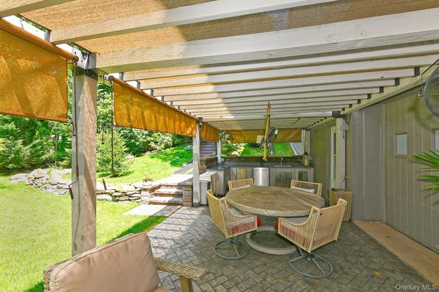 3 Beacon Hill Road, Port Washington, NY 11050