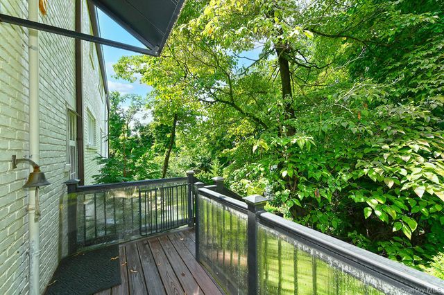 3 Beacon Hill Road, Port Washington, NY 11050