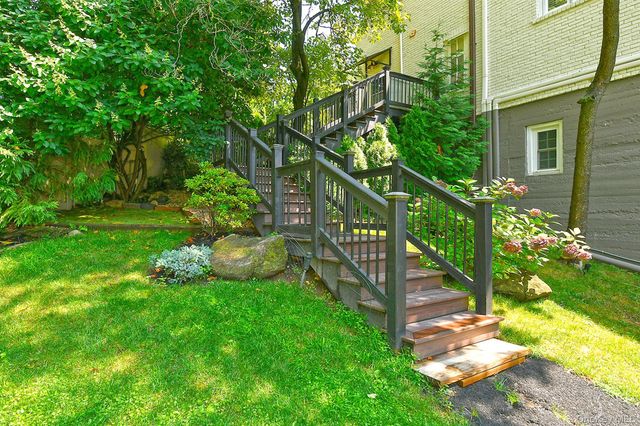 3 Beacon Hill Road, Port Washington, NY 11050