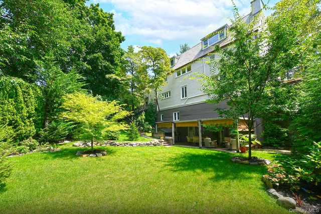 3 Beacon Hill Road, Port Washington, NY 11050