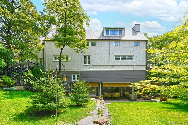 3 Beacon Hill Road, Port Washington, NY 11050