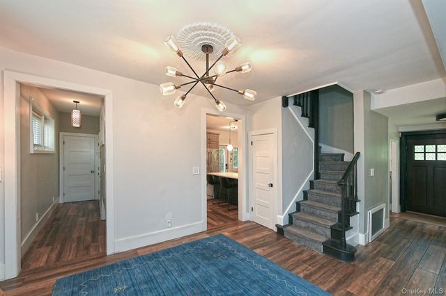 3 Beacon Hill Road, Port Washington, NY 11050