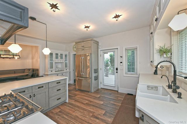 3 Beacon Hill Road, Port Washington, NY 11050