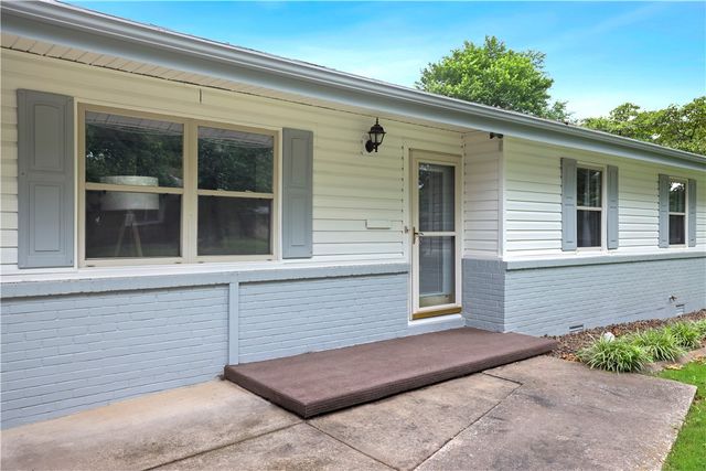 407 NW H Street, Bentonville, AR 72712
