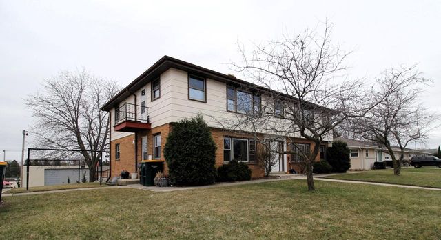 1211 5th AVENUE, West Bend, WI 53095