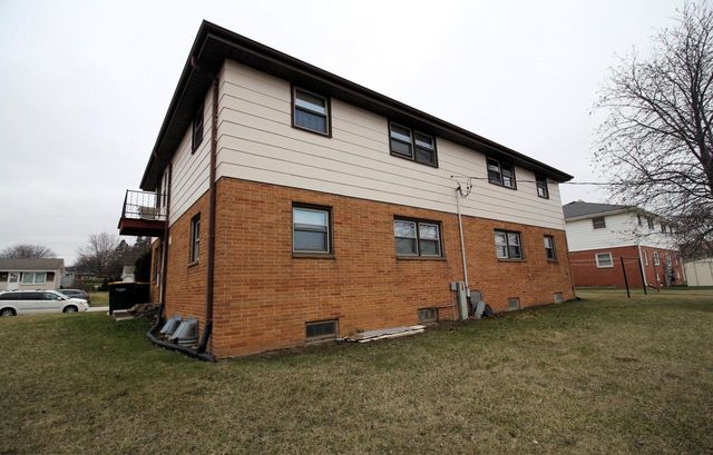 1211 5th AVENUE, West Bend, WI 53095