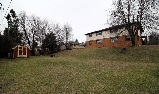 1211 5th AVENUE, West Bend, WI 53095