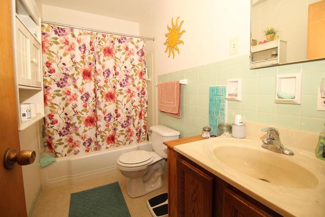 1211 5th AVENUE, West Bend, WI 53095