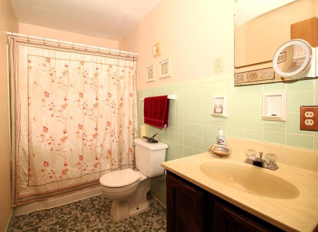 1211 5th AVENUE, West Bend, WI 53095