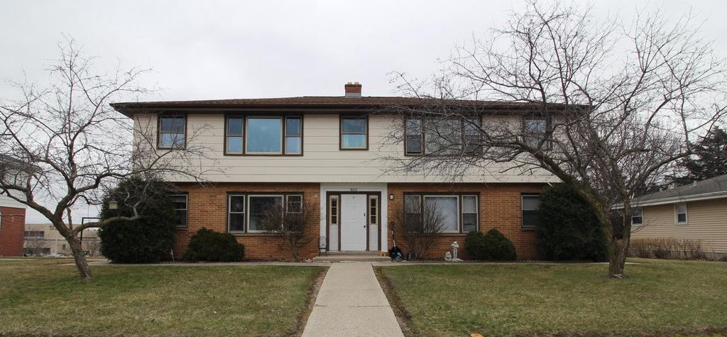 1211 5th AVENUE, West Bend, WI 53095