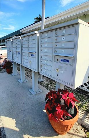 300 Valley Stream Dr # A7, Naples, FL 34113