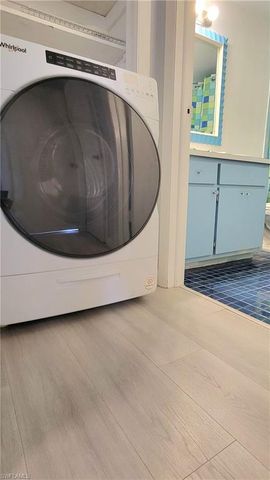 300 Valley Stream Dr # A7, Naples, FL 34113