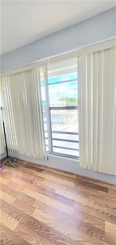 300 Valley Stream Dr # A7, Naples, FL 34113