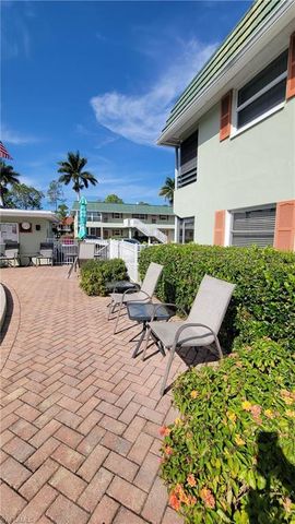 300 Valley Stream Dr # A7, Naples, FL 34113