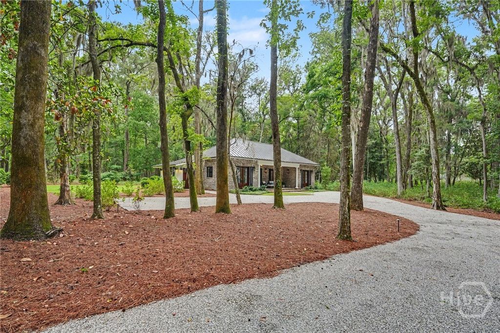 Image 3 of property listing at 143 Jimmy Blige Lane, Richmond Hill, GA 31324