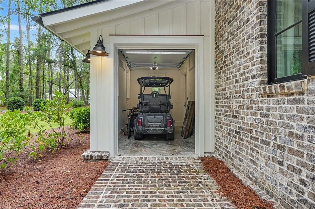 Image 5 of property listing at 143 Jimmy Blige Lane, Richmond Hill, GA 31324