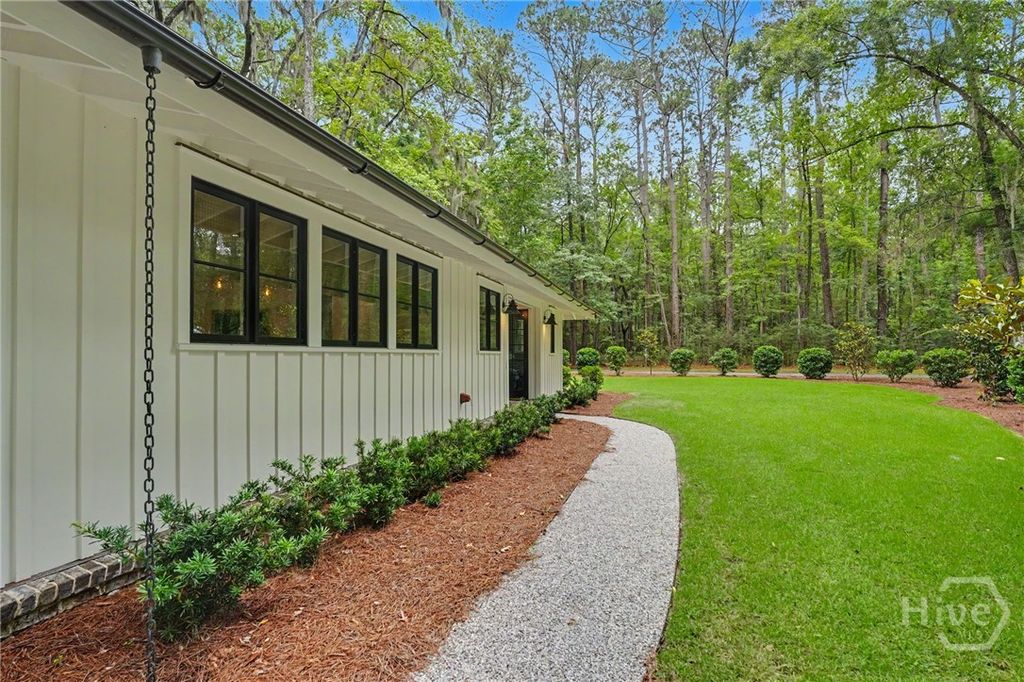 Image 50 of property listing at 143 Jimmy Blige Lane, Richmond Hill, GA 31324