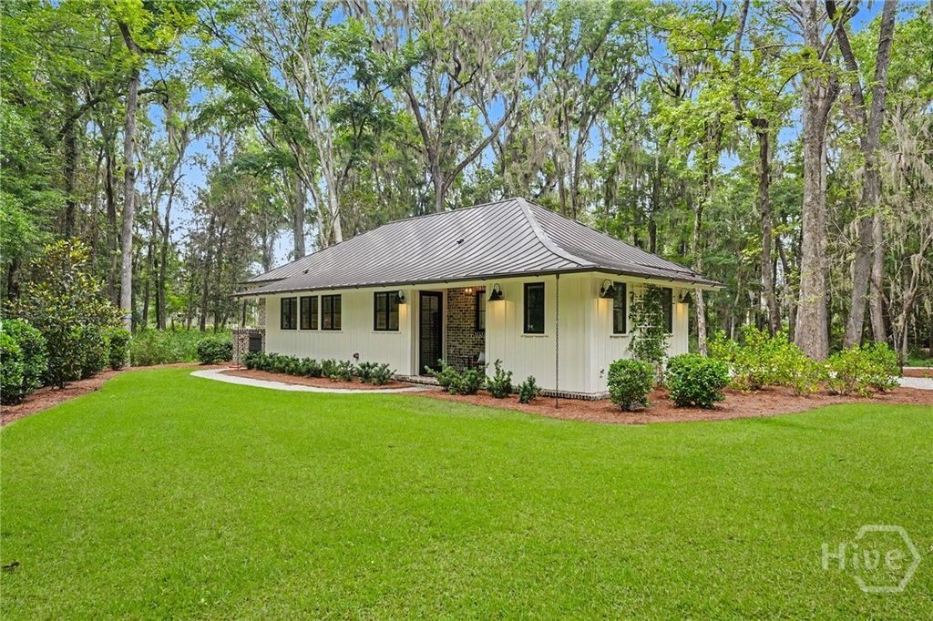 Image 51 of property listing at 143 Jimmy Blige Lane, Richmond Hill, GA 31324