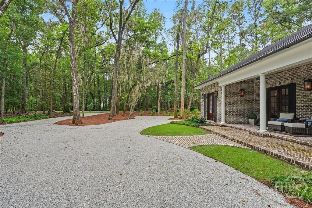 Image 6 of property listing at 143 Jimmy Blige Lane, Richmond Hill, GA 31324