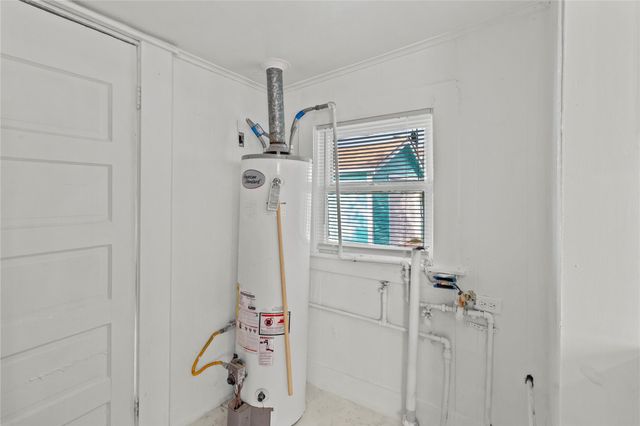 706 E Hunnicutt Street, Baytown, TX 77520