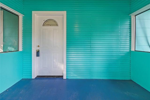 706 E Hunnicutt Street, Baytown, TX 77520