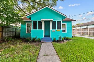 706 E Hunnicutt Street, Baytown, TX 77520