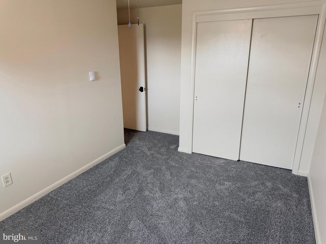 14 S BUTTONWOOD ST, Fleetwood, PA 19522