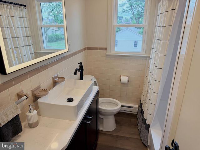 14 S BUTTONWOOD ST, Fleetwood, PA 19522