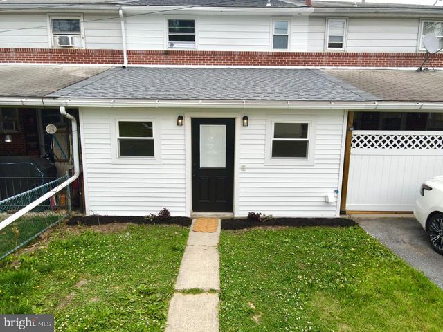 14 S BUTTONWOOD ST, Fleetwood, PA 19522
