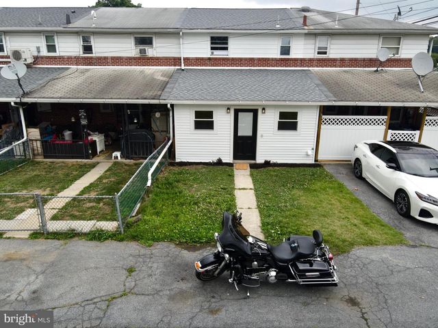 14 S BUTTONWOOD ST, Fleetwood, PA 19522