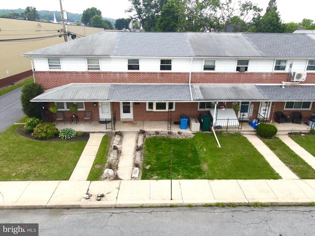 14 S BUTTONWOOD ST, Fleetwood, PA 19522