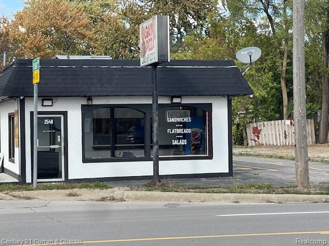 2548 Elizabeth Lake Road, Waterford, MI 48328