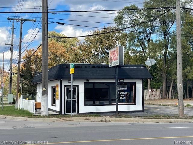 2548 Elizabeth Lake Road, Waterford, MI 48328