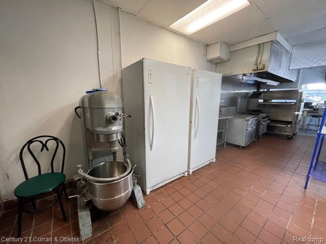 2548 Elizabeth Lake Road, Waterford, MI 48328