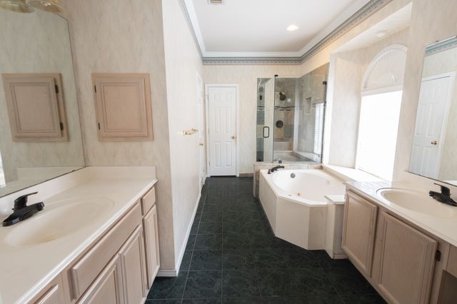 1212 Ashbrook Drive, Grand Prairie, TX 75052