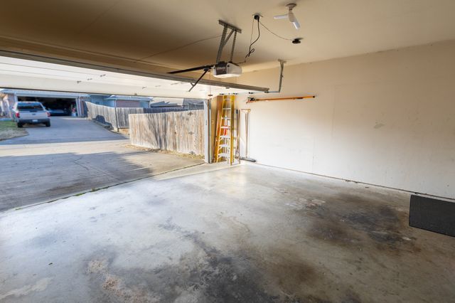 1212 Ashbrook Drive, Grand Prairie, TX 75052