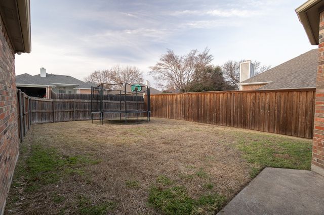 1212 Ashbrook Drive, Grand Prairie, TX 75052
