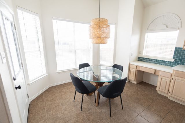 1212 Ashbrook Drive, Grand Prairie, TX 75052