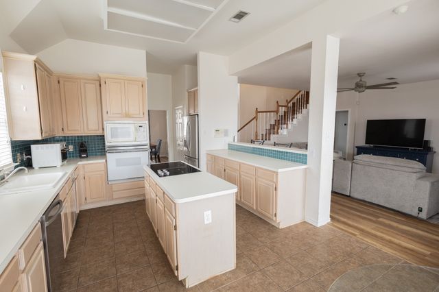 1212 Ashbrook Drive, Grand Prairie, TX 75052