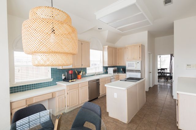 1212 Ashbrook Drive, Grand Prairie, TX 75052