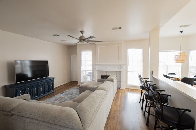 1212 Ashbrook Drive, Grand Prairie, TX 75052