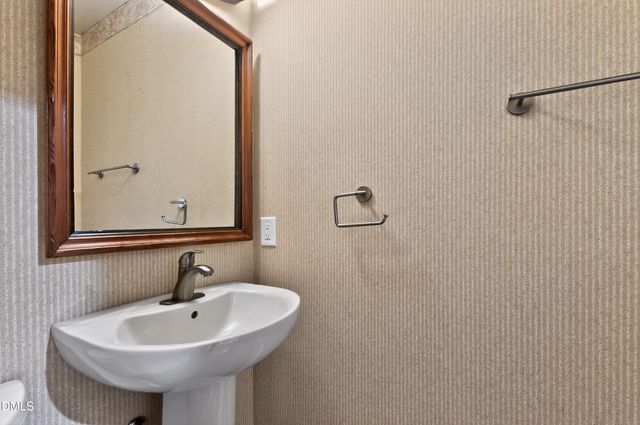 5515 Lambshire Drive, Raleigh, NC 27612