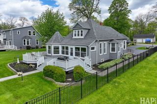 1611 N Woodlawn Park Avenue, Mchenry, IL 60051