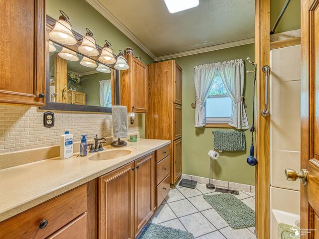5215 Wells Road, Petersburg, MI 49270