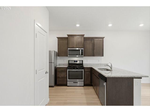 2276 Nw WOODLAND Dr, Mc Minnville, OR 97128