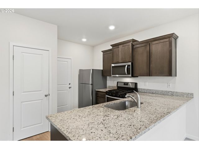 2276 Nw WOODLAND Dr, Mc Minnville, OR 97128